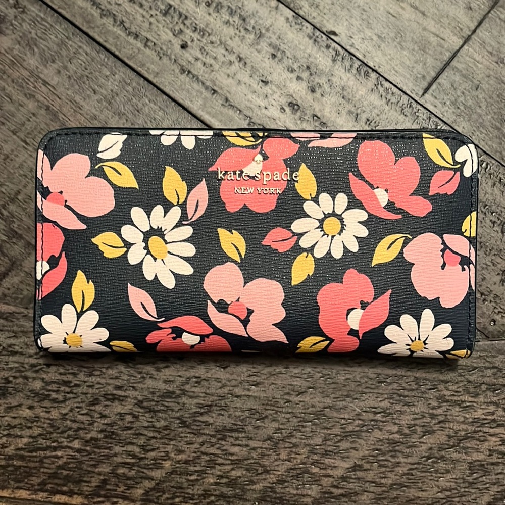 Kate Spade Wallet - like new condition